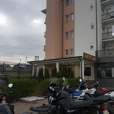 Hotel Rio Пристина Екстериор снимка