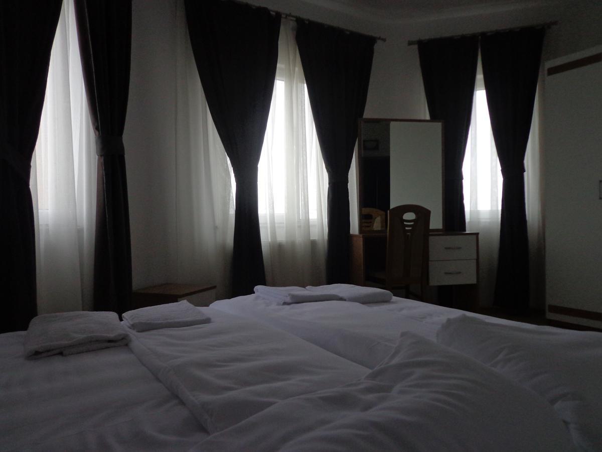 Hotel Rio Пристина Екстериор снимка
