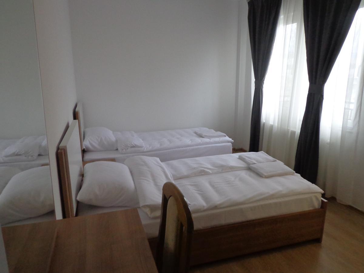 Hotel Rio Пристина Екстериор снимка