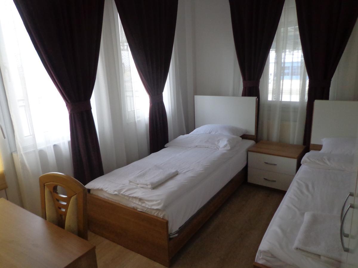 Hotel Rio Пристина Екстериор снимка