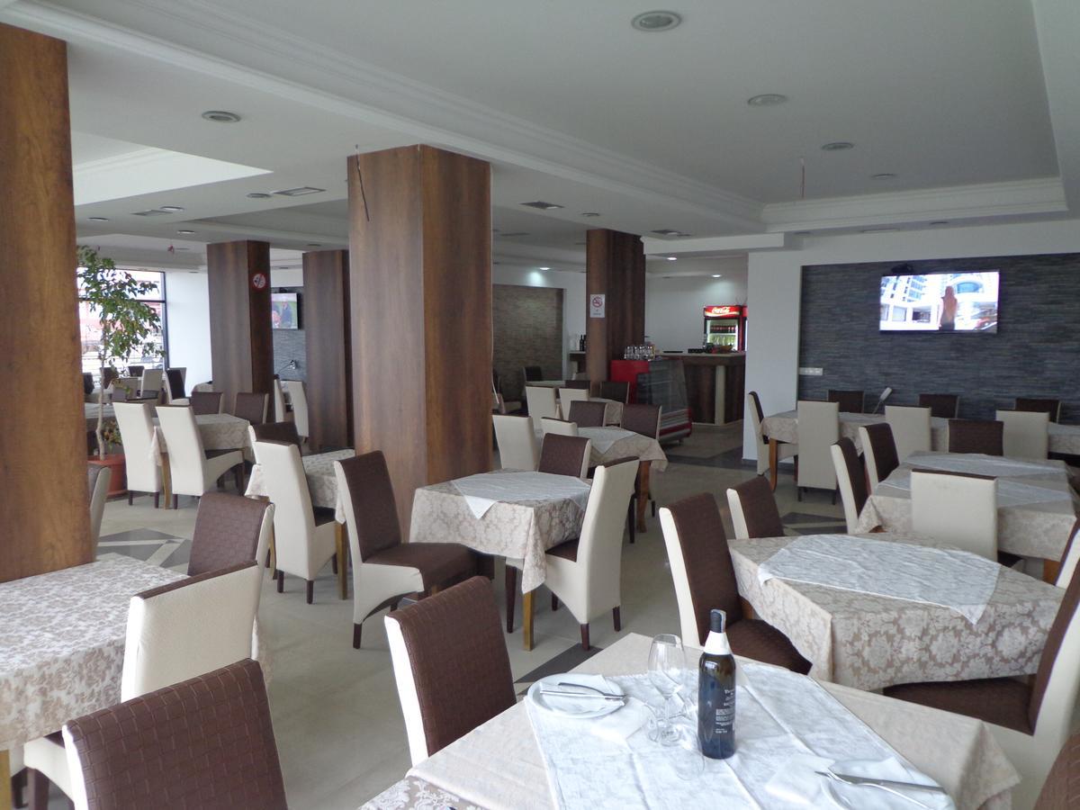 Hotel Rio Пристина Екстериор снимка