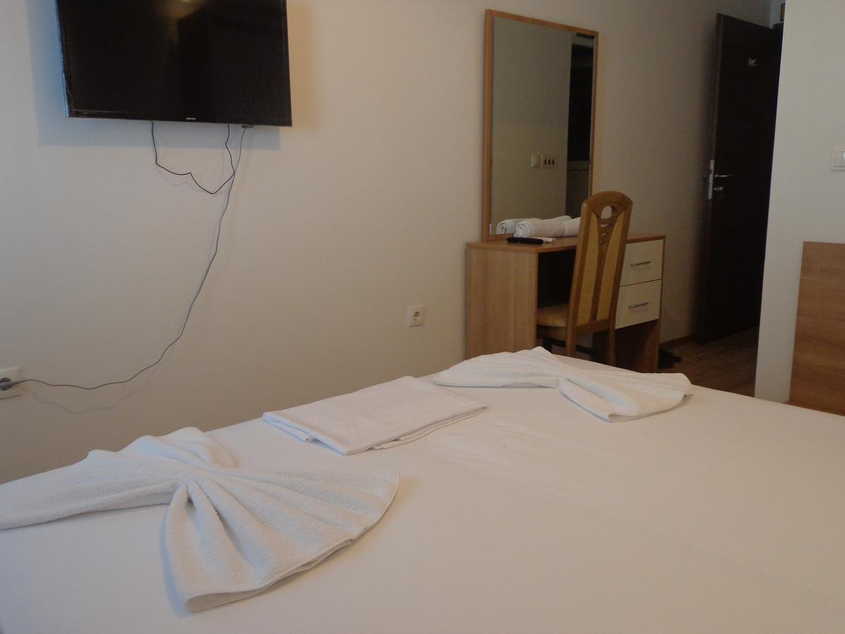 Hotel Rio Пристина Екстериор снимка