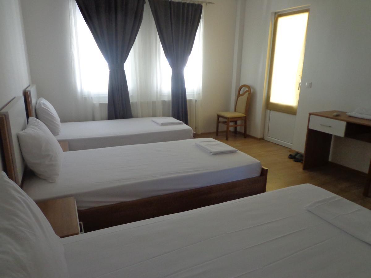Hotel Rio Пристина Екстериор снимка