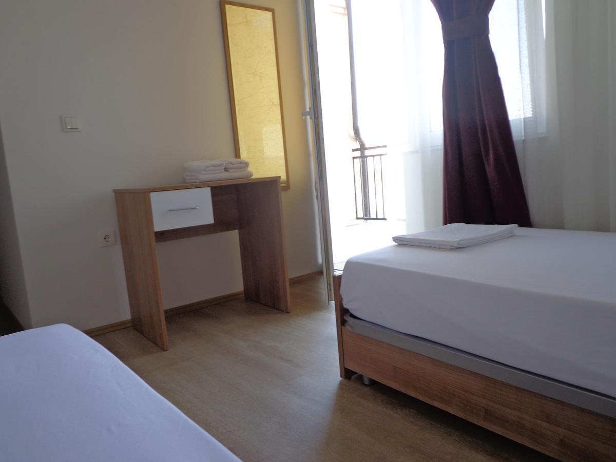 Hotel Rio Пристина Екстериор снимка