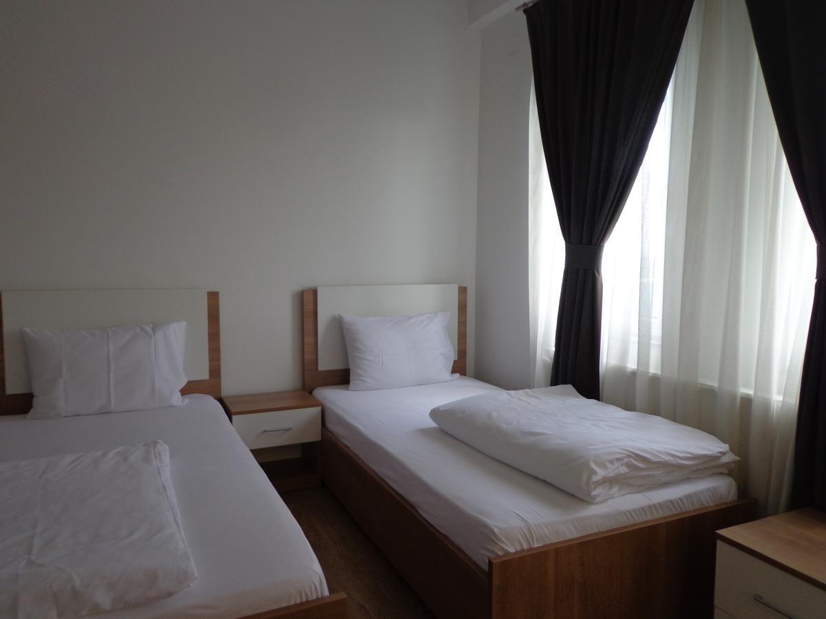 Hotel Rio Пристина Екстериор снимка