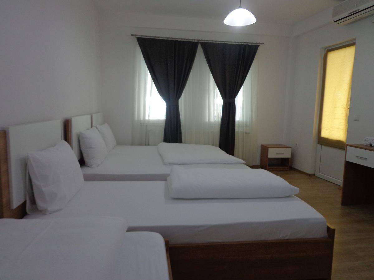 Hotel Rio Пристина Екстериор снимка