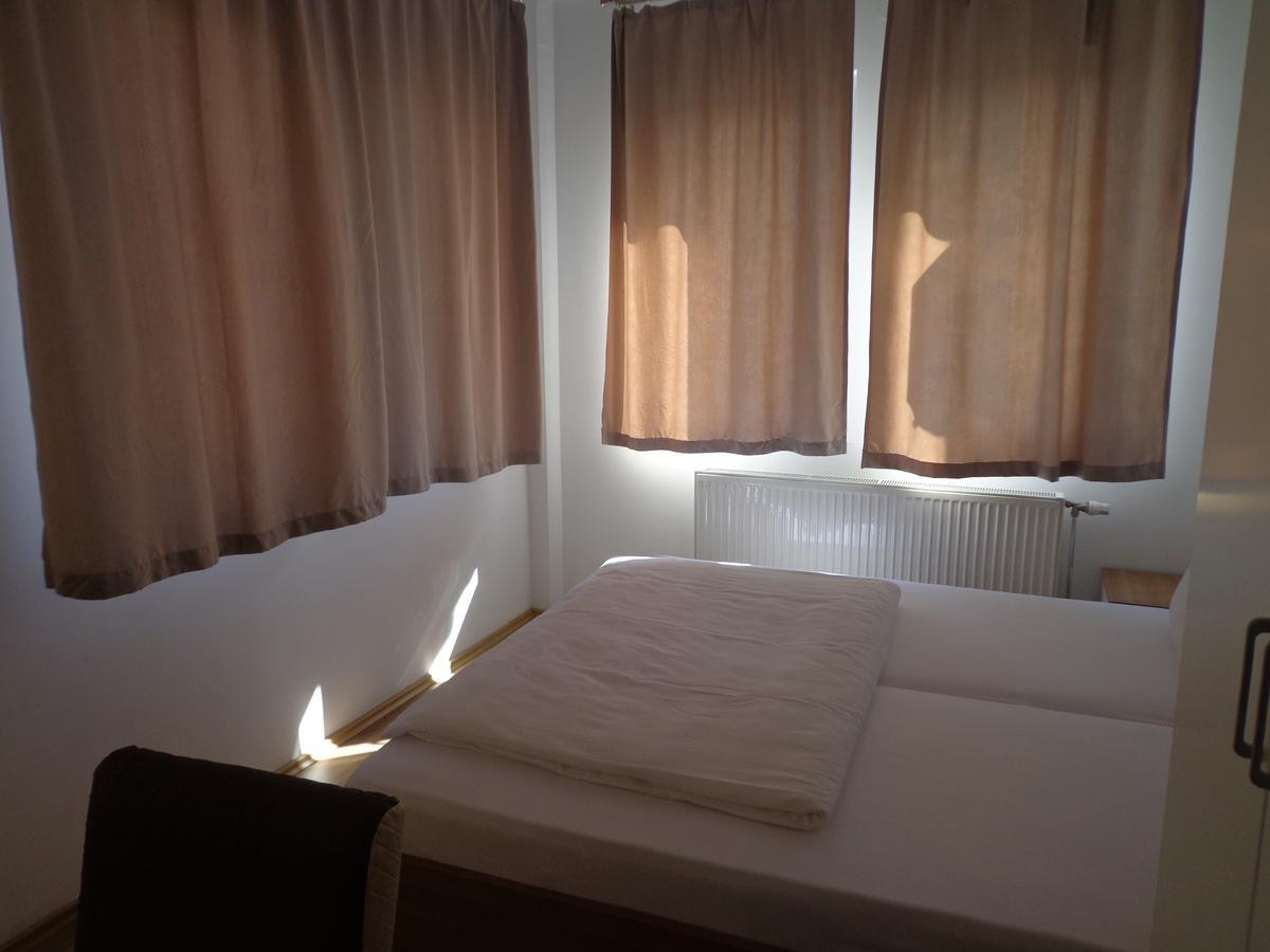 Hotel Rio Пристина Екстериор снимка